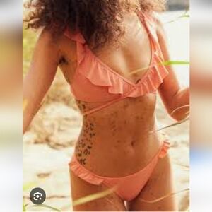 Aerie Bikini Coral Ruffled Med Top Large Bottom NEW